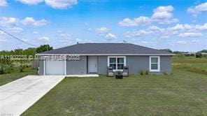 3086 E Briarwood Cir, La Belle, FL 33935 - ranch-style home featuring an attached garage, a front yard, and driveway
