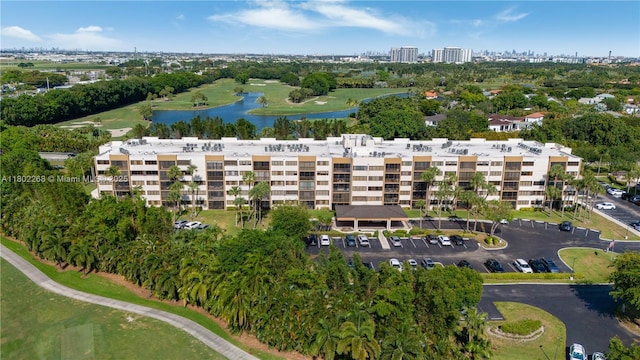 aerial overview of property's location featuring apartment complex, a large body of water, and a local golf course