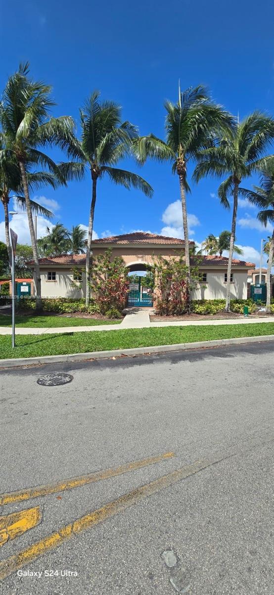 1241 SE 29th St Unit 203-27, Homestead, FL 33035 - view of front facade featuring a front lawn
