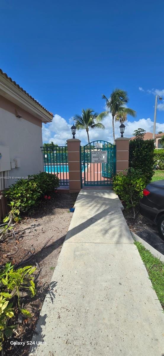 1241 SE 29th St Unit 203-27, Homestead, FL 33035 - view of gate