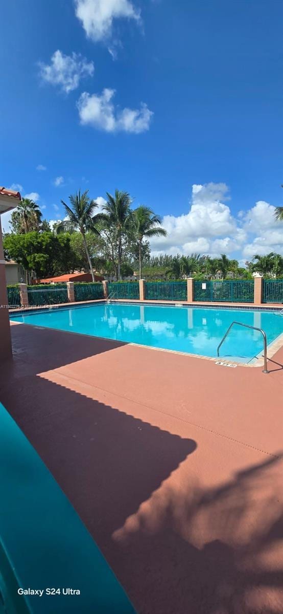 1241 SE 29th St Unit 203-27, Homestead, FL 33035 - view of community pool