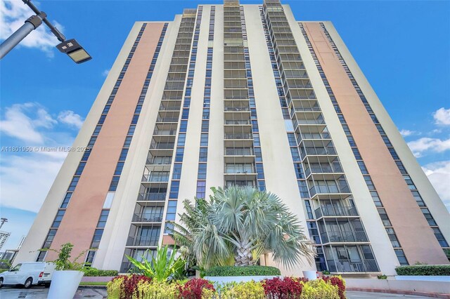 20335 W Country Club Dr Unit 1108, Aventura, FL 33180 - view of apartment building / complex