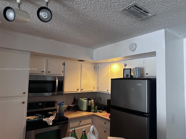 3310 N Pinewalk Dr N Unit 1814, Margate, FL 33063 - kitchen featuring stainless steel appliances, a textured ceiling, and light countertops