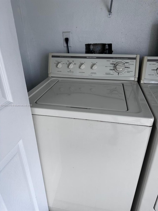 3310 N Pinewalk Dr N Unit 1814, Margate, FL 33063 - laundry area with independent washer and dryer