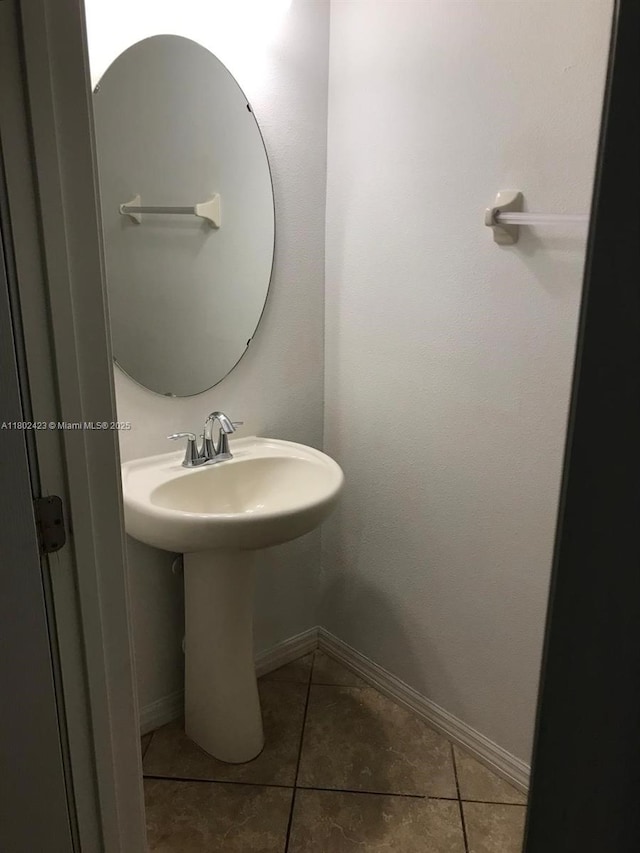 3319 Rodrick Cir, Orlando, FL 32824 - bathroom featuring tile patterned flooring and baseboards