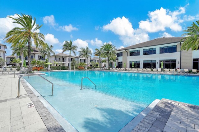 8301 NW 41st St Unit B-303, Doral, FL 33166 - view of community pool