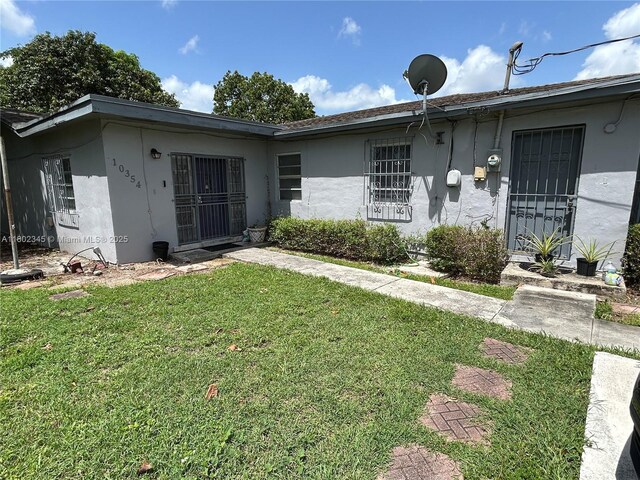 10354 SW 173rd St, Miami, FL 33157 - view of green lawn featuring driveway