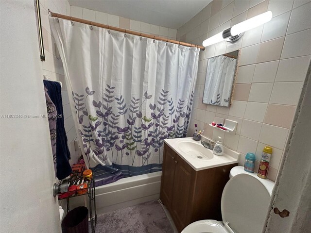 10354 SW 173rd St, Miami, FL 33157 - full bath featuring shower / bathtub combination with curtain, vanity, tile walls, toilet, and tasteful backsplash