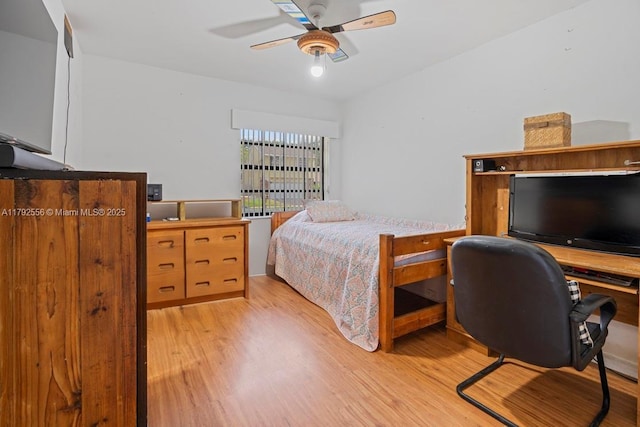 bedroom with light wood-style flooring and a desk