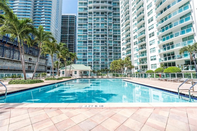 31 SE 5th St Unit 1603, Miami, FL 33131 - view of community pool