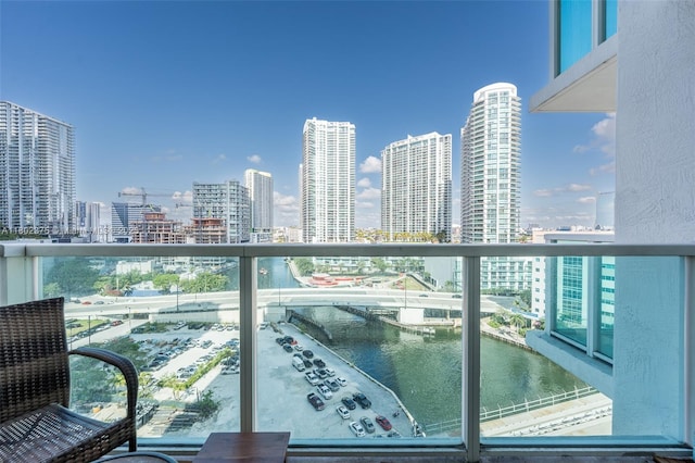 31 SE 5th St Unit 1603, Miami, FL 33131 - balcony featuring a view of city and a water view