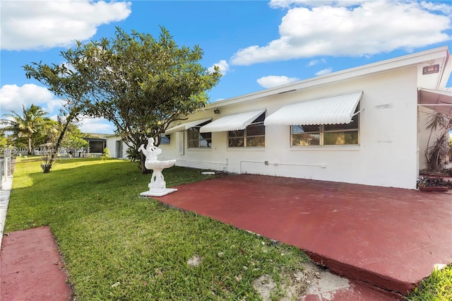 5706 NW 81st Ave, Tamarac, FL 33321 - rear view of property featuring a yard and stucco siding