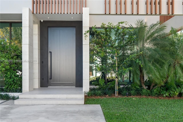 view of exterior entry featuring stucco siding