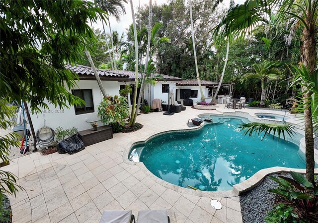 465 NE 52nd St, Miami, FL 33137 - outdoor pool with an in-ground hot tub and a patio area
