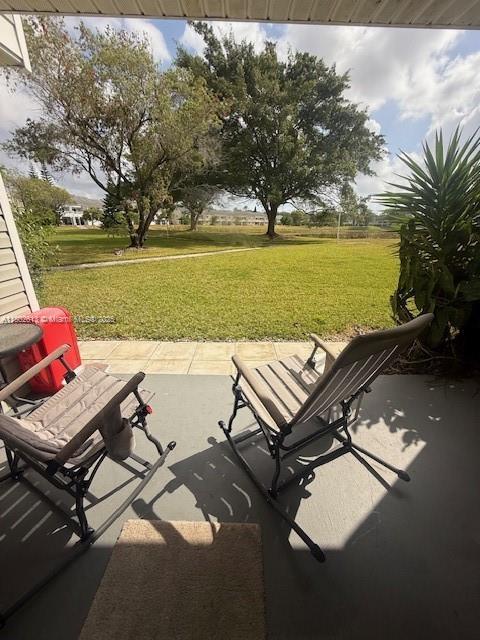 3437 NW 44th St Unit 101, Oakland Park, FL 33309 - view of patio