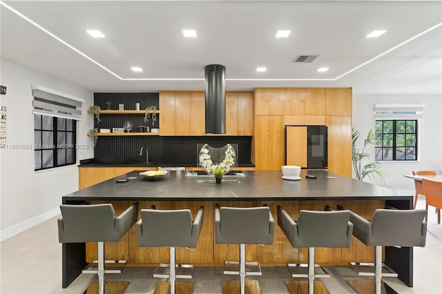 1504 Passion Vine Cir Unit 23-4, Weston, FL 33326 - kitchen with refrigerator, dark countertops, modern cabinets, a kitchen bar, and recessed lighting