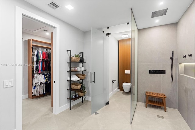 1504 Passion Vine Cir Unit 23-4, Weston, FL 33326 - bathroom featuring walk in shower, toilet, and a walk in closet