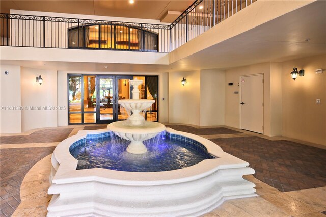 888 S Douglas Rd Unit 910, Coral Gables, FL 33134 - community lobby with a towering ceiling