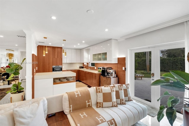 726 NE 17th Way, Fort Lauderdale, FL 33304 - dining space with crown molding and recessed lighting