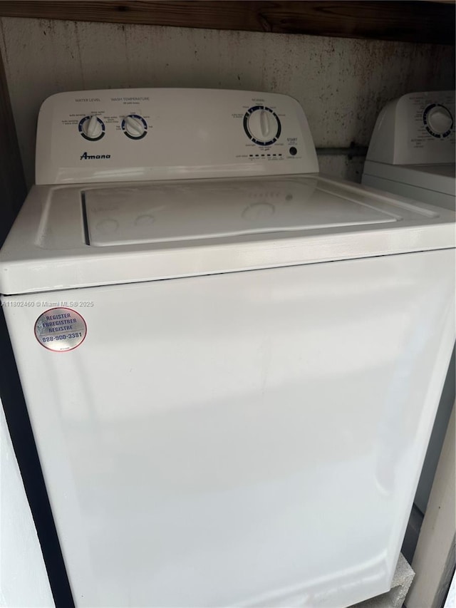 8335 E Crespi Blvd Unit 4, Miami Beach, FL 33141 - laundry area featuring washer / dryer