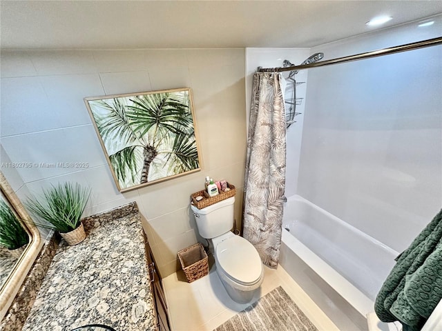 3051 S Palm Aire Dr Unit 203, Pompano Beach, FL 33069 - full bath featuring toilet and shower / bathtub combination with curtain