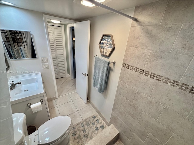 3051 S Palm Aire Dr Unit 203, Pompano Beach, FL 33069 - full bath featuring a sink, tiled shower, toilet, and tile patterned floors