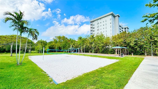 3051 S Palm Aire Dr Unit 203, Pompano Beach, FL 33069 - view of community featuring volleyball court, a yard, and view of wooded area
