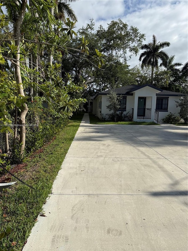 210 SW 3rd St, Florida City, FL 33034 - view of front facade featuring concrete driveway and stucco siding
