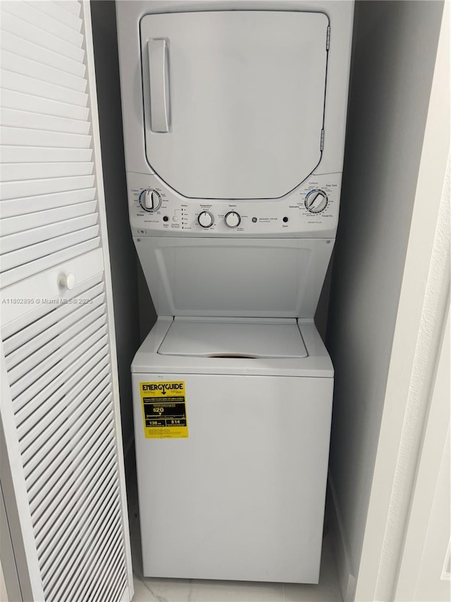 210 SW 3rd St, Florida City, FL 33034 - laundry room with estacked washer and dryer