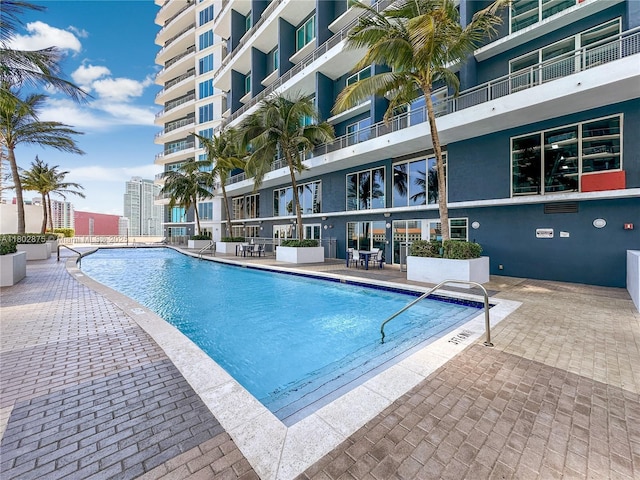 60 SW 13th St Unit 2100, Miami, FL 33130 - community pool with a patio