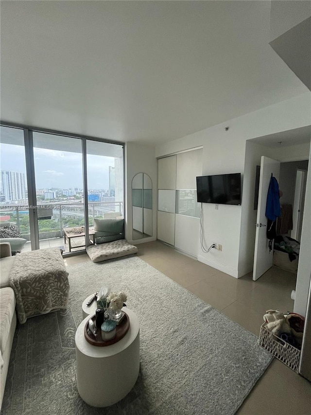 90 SW 3rd St Unit 1909, Miami, FL 33130 - tiled living room featuring floor to ceiling windows and a view of city