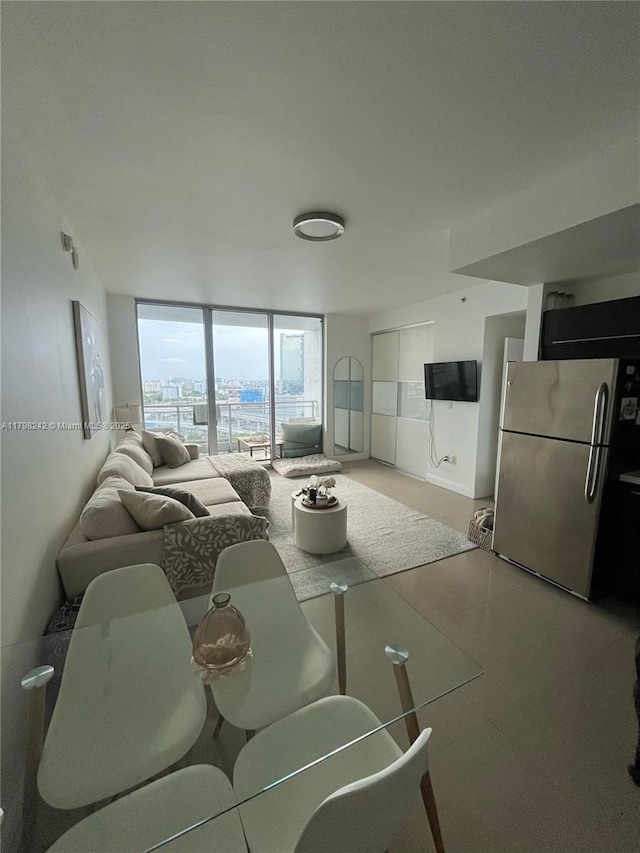 90 SW 3rd St Unit 1909, Miami, FL 33130 - living room featuring expansive windows and light tile patterned floors