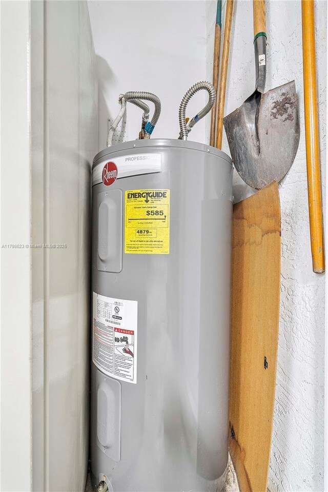 5425 NW 86th Ter, Coral Springs, FL 33067 - utility room with water heater