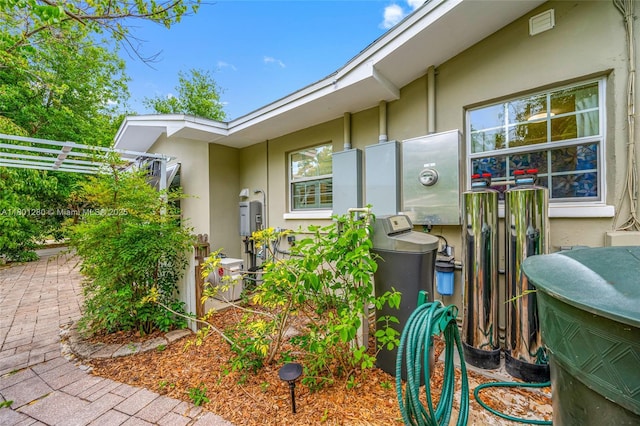 property entrance featuring stucco siding