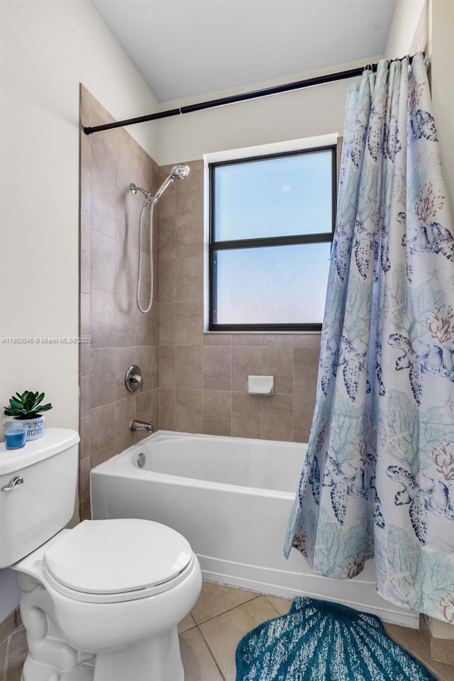 8894 W 34th Ave, Hialeah, FL 33018 - full bathroom featuring tile patterned floors, toilet, and shower / bath combination with curtain