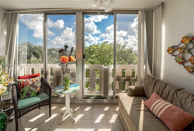 4330 Hillcrest Dr Unit 505, Hollywood, FL 33021 - view of sunroom / solarium