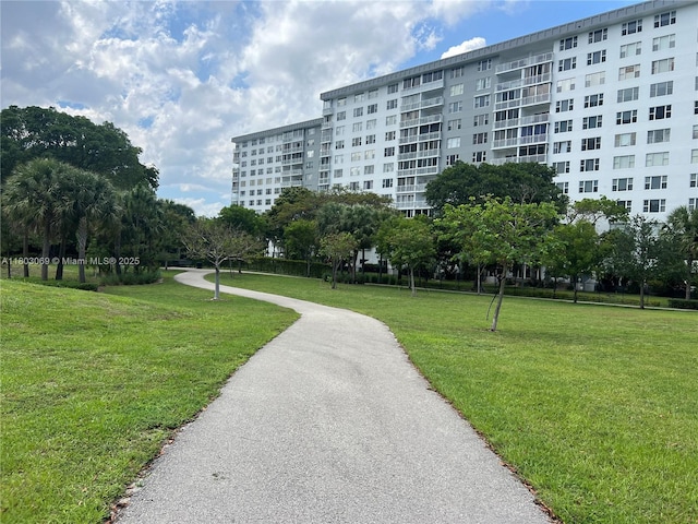4330 Hillcrest Dr Unit 505, Hollywood, FL 33021 - surrounding community featuring a lawn