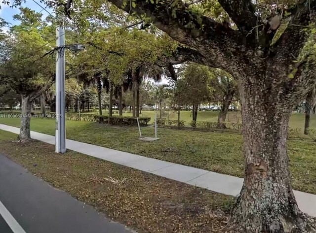 4330 Hillcrest Dr Unit 505, Hollywood, FL 33021 - view of community featuring a yard