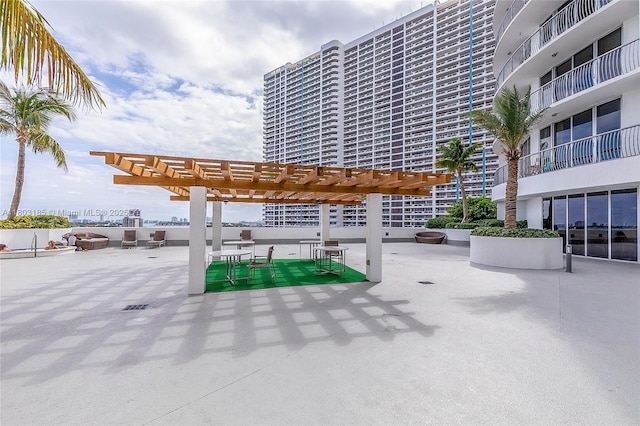 1750 N Bayshore Dr Unit 3308, Miami, FL 33132 - view of home's community featuring a pergola