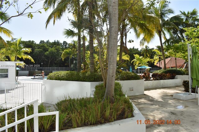 100 Bayview Dr Unit 309, Sunny Isles Beach, FL 33160 - surrounding community with fence and a patio