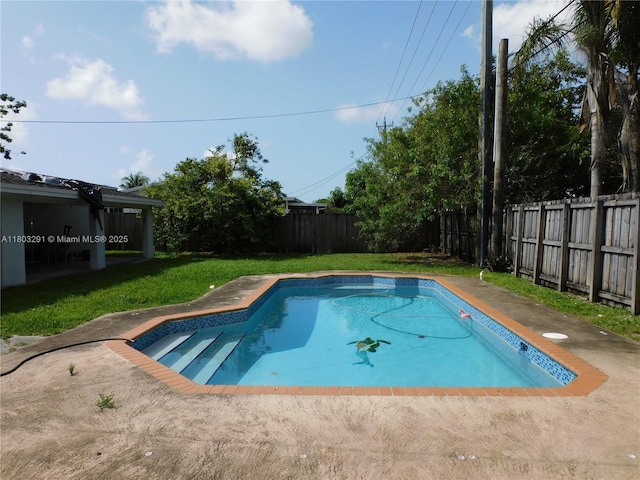 view of swimming pool