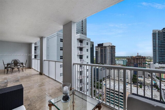 170 SE 14th St Unit 2805, Miami, FL 33131 - balcony featuring a view of city