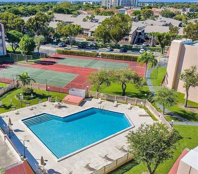 13707 Kendale Lakes Cir Unit 110, Miami, FL 33183 - aerial view of a pool
