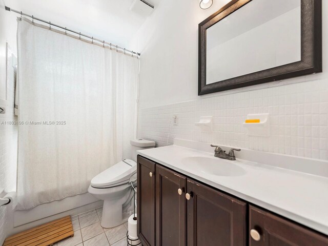 2720 SW 76th Ave, Miami, FL 33155 - full bath featuring vanity, toilet, tile walls, and shower / bath combo with shower curtain