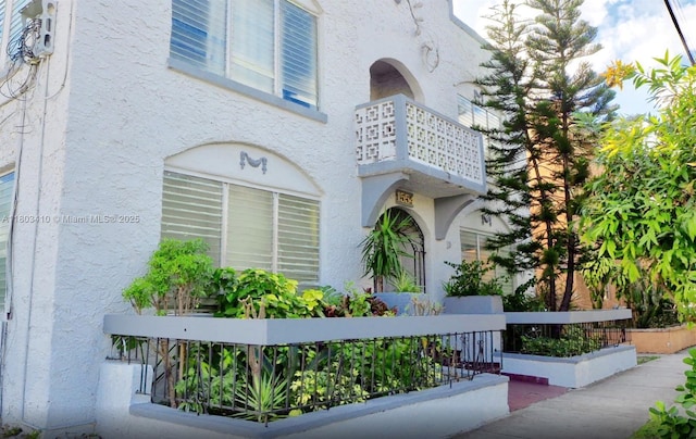 1554 SW 5th St, Miami, FL 33135 - view of side of property featuring a balcony and stucco siding