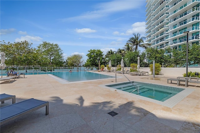 6620 Indian Creek Dr Unit 619, Miami Beach, FL 33141 - community pool featuring a community hot tub, a patio, and fence
