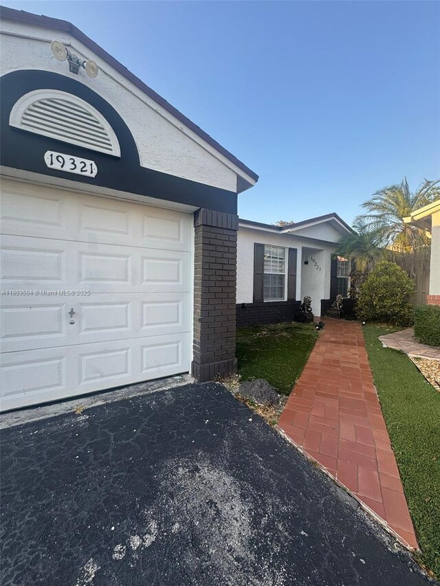 19321 NW 83rd Ave, Hialeah, FL 33015 - view of garage