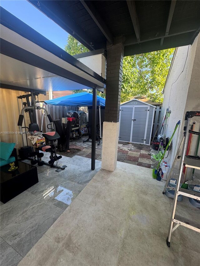 19321 NW 83rd Ave, Hialeah, FL 33015 - view of patio
