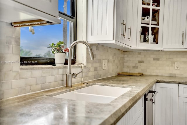 2679 S Ocean Blvd Unit 2B, Boca Raton, FL 33432 - washroom with washing machine and clothes dryer, baseboards, cabinet space, and light wood-style floors