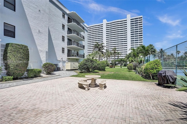 2679 S Ocean Blvd Unit 2B, Boca Raton, FL 33432 - view of home's community featuring fence